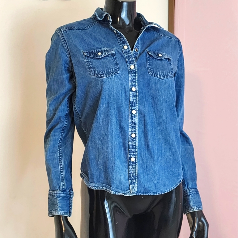 Long sleeve chambray top